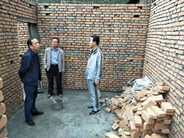 隴運(yùn)集團(tuán)公司黨委書記、董事長(zhǎng)李寅祥同志深入琵琶鎮(zhèn)寧強(qiáng)村開(kāi)展幫扶工作