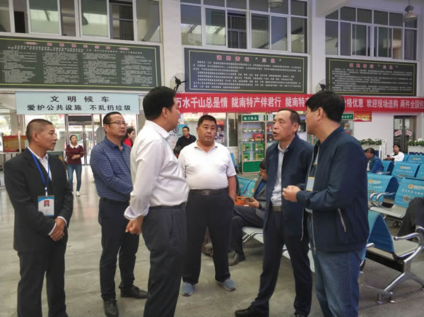 市交通運輸局黨組副書記、市運管局局長何濤一行到隴運集團公司檢查國慶節(jié)前安全生產(chǎn)工作