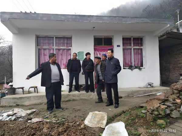 隴運(yùn)集團(tuán)公司開展“解難題、辦實(shí)事、送溫暖”主題黨日活動(dòng)