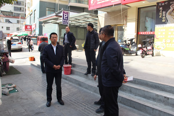 聚焦民生辦實(shí)事 優(yōu)化公交惠民生——隴運(yùn)集團(tuán)黨委書記、董事長馬明喜調(diào)研新開通公交線路