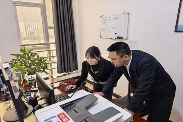 隴南市隴運集團公司黨委書記、董事長馬明喜深入一線開展“五一”節(jié)日期間安全生產(chǎn)檢查